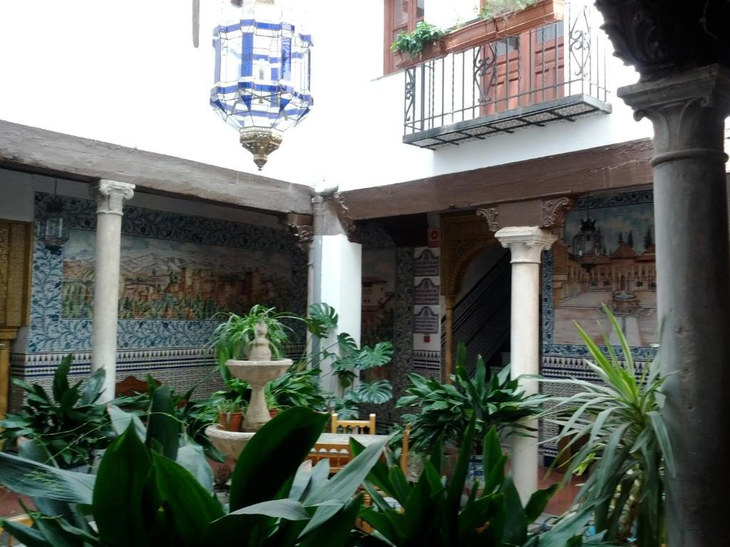 ホテル ペンシオン サン ホアキン グラナダ エクステリア 写真